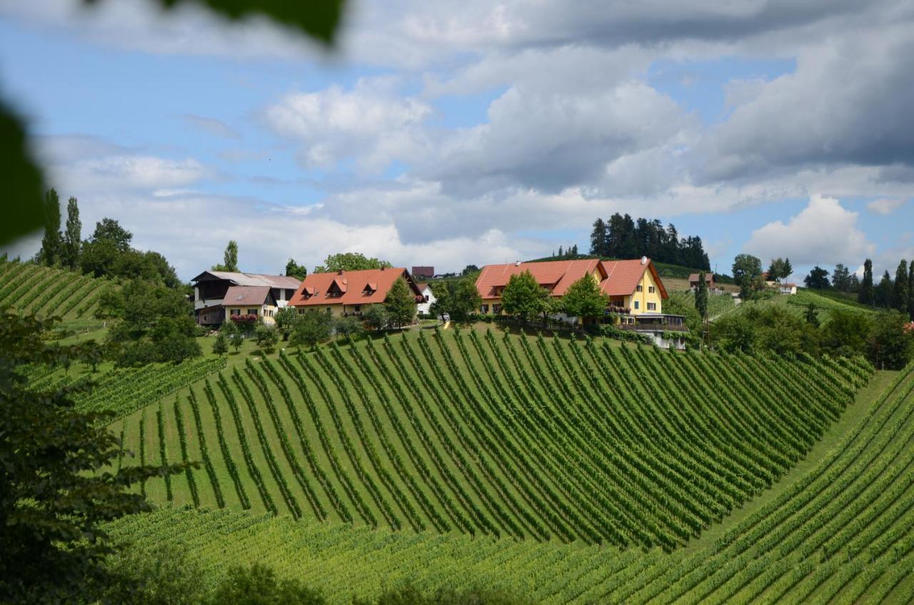 Bed and Breakfast Weingut Fellner Лойчах Экстерьер фото